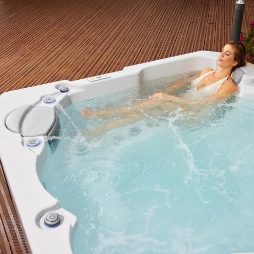 Medence, Wellis WM00800-D Prague Life Deluxe medence csomagakció