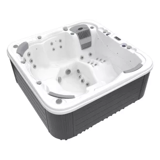 Wellis Lugano medence 