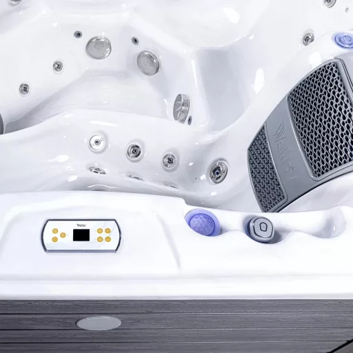 Wellis Lugano medence 